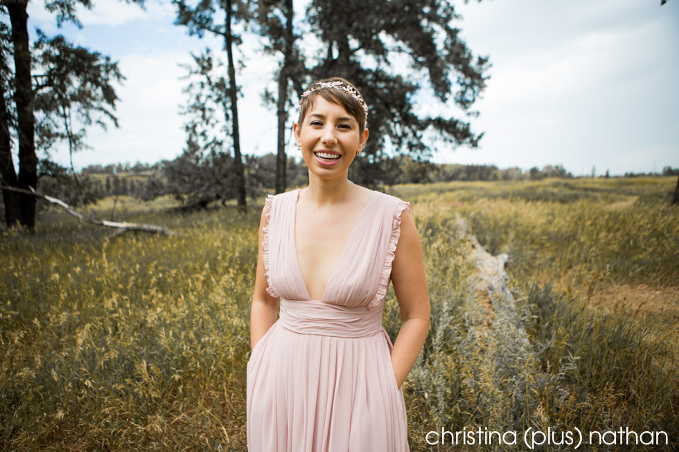 Bride with a pink wedding dress with pockets